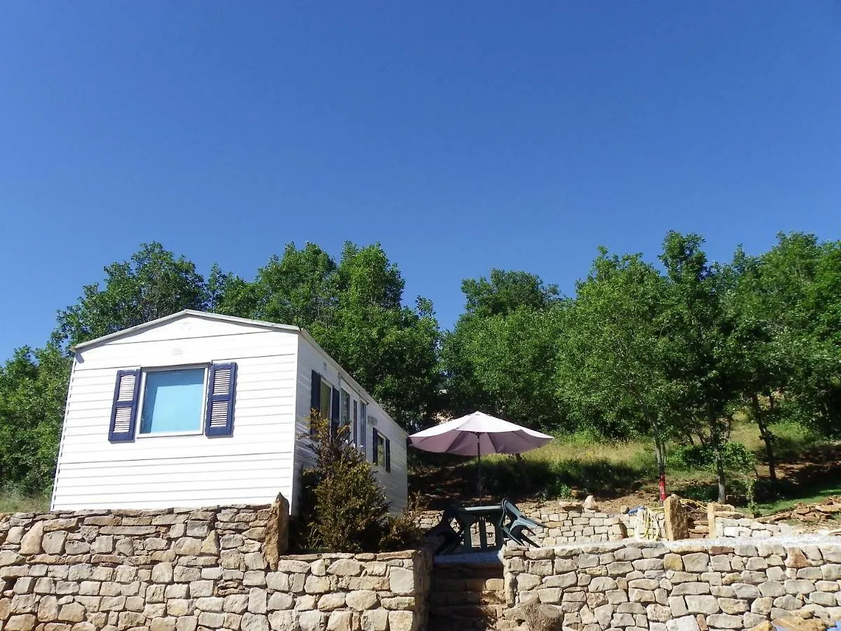 Gite De Cayssie Verrieres  Camping